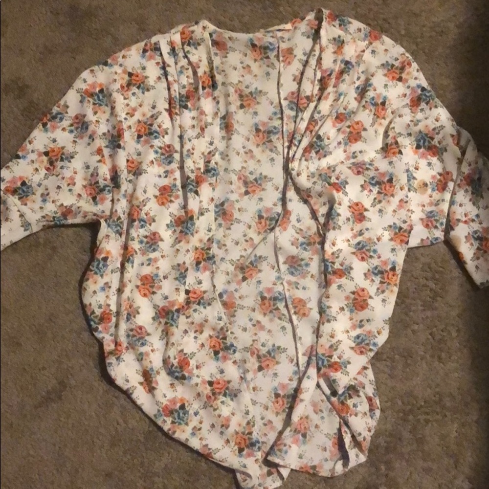 🚫SOLD🚫 Flowered Kimono